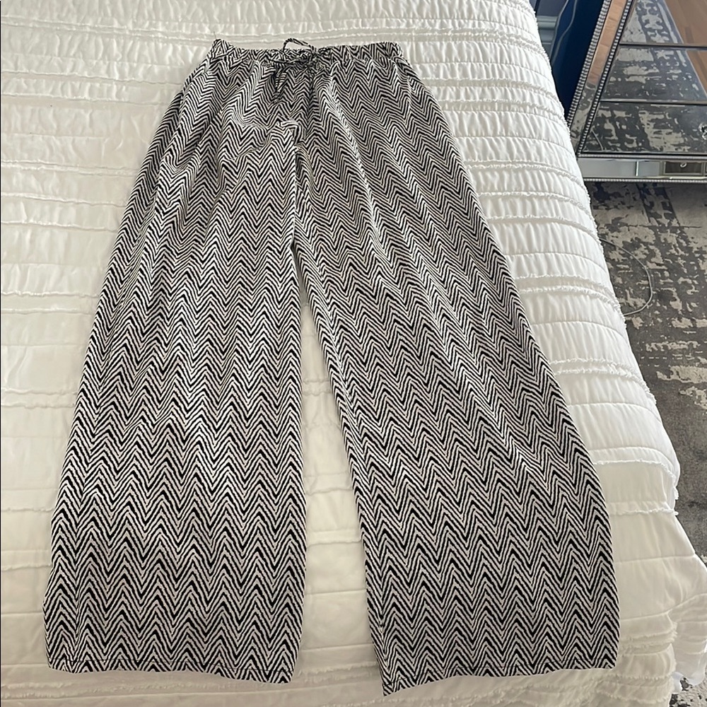 Black and White Zigzag Women's Pants